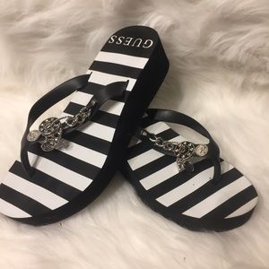 🏵 Guess Wedge Sandals